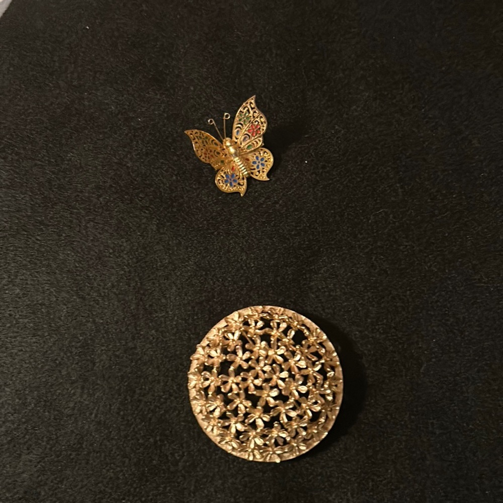 Two pack of vintage gold brooches